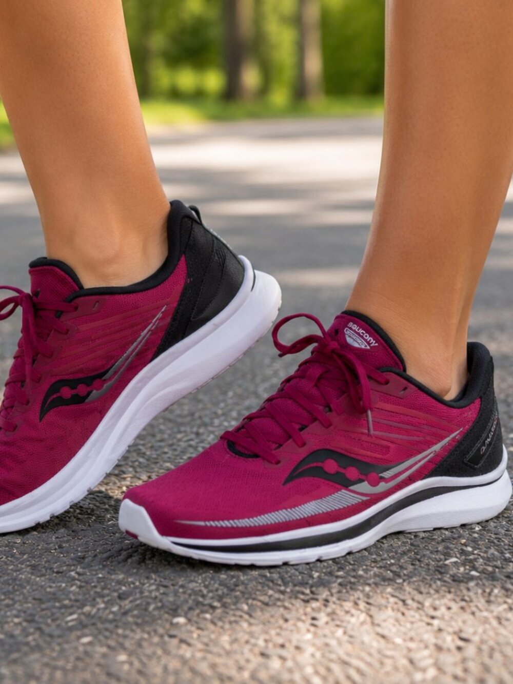 Saucony Kinvara 12 Women’s Running Shoes Size 10.5 Burgundy Pink Athletic Sneake